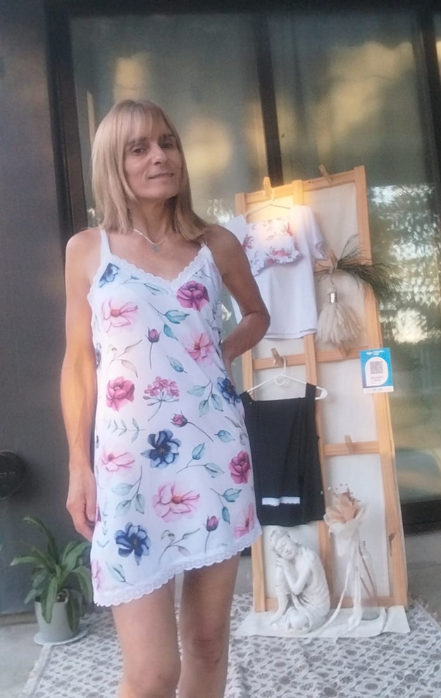 Camisolín de mujer fino, blanco con estampa delicado, suave al tacto, ideal para noches frescas