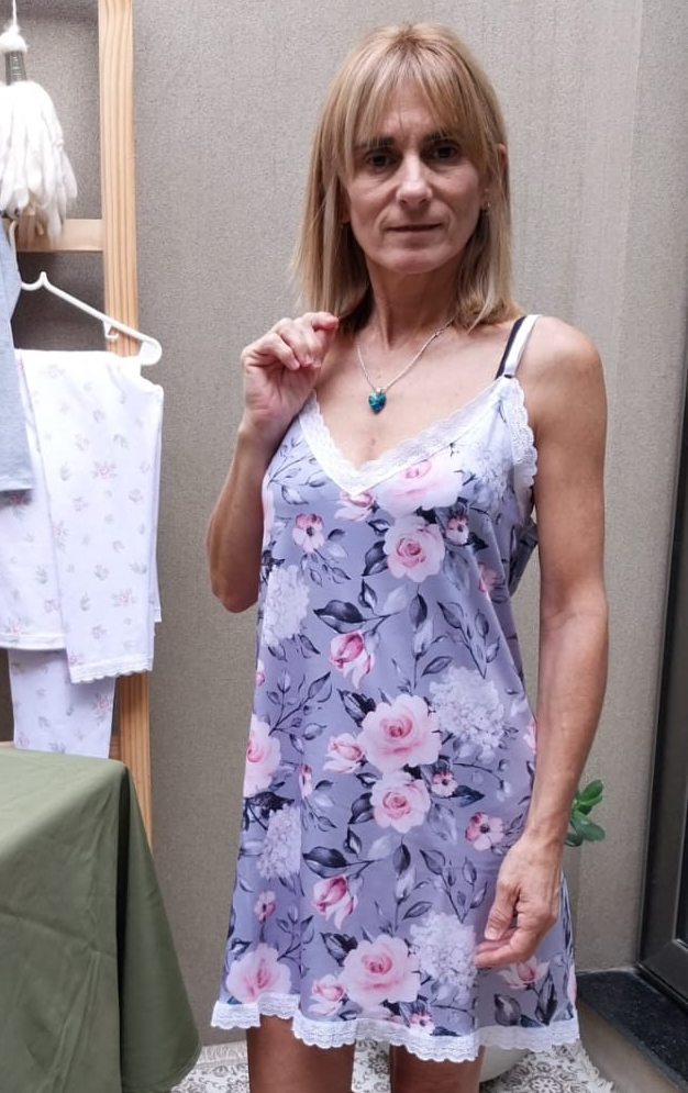 Camisolín de mujer con diseño de tela suave, ideal para descansar con estilo y comodidad